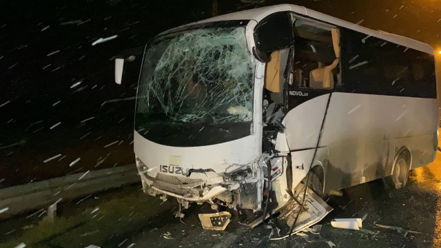 Edirne'de polis servis midibüsü ile turist otobüsü çarpıştı: 10'u polis 11 şahıs yaralandı