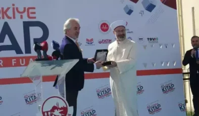 Fatih Camii’nde fuar heyecanı! 42. Türkiye Kitap ve Kültür Fuarı açıldı