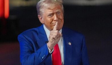 Gümrük vergisi kararıyla dünyayı sarsan Trump inat etti